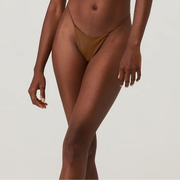 ALO Yoga Other - NWT Alo Yoga Airmesh Venus Thong in Cinnamon Brown